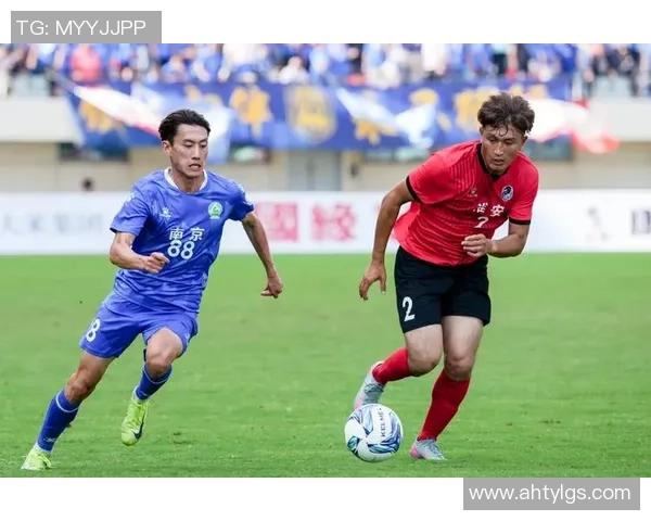 南京足球队的逆袭之旅：从低谷到辉煌的奋斗与坚持